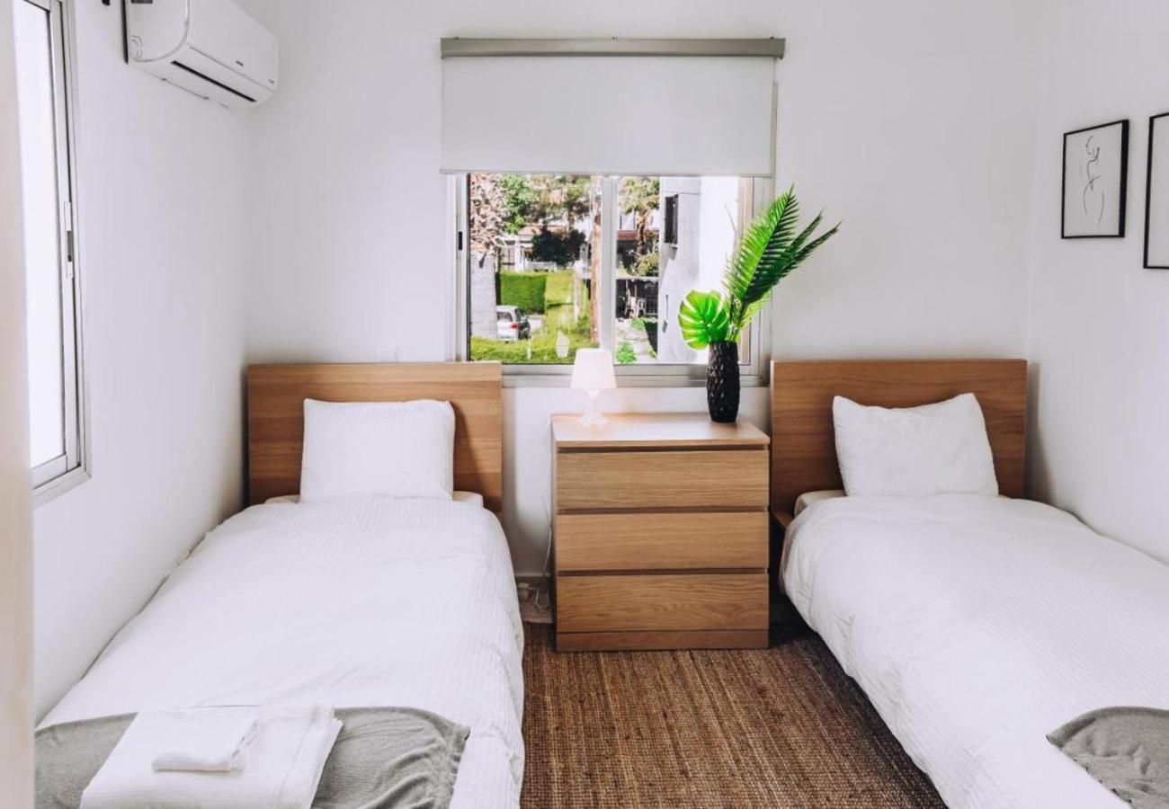 Appartamento H&O Royal Townhouse In Center Paphos Esterno foto